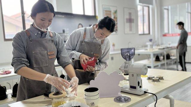 春花茶咖活动奏响春日乐章开元ky棋牌云南保山：(图1)
