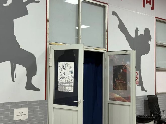 近百万一个高中辍学生的实验音乐乌托邦开元ky棋牌案例｜“你和我”：三年亏(图10)